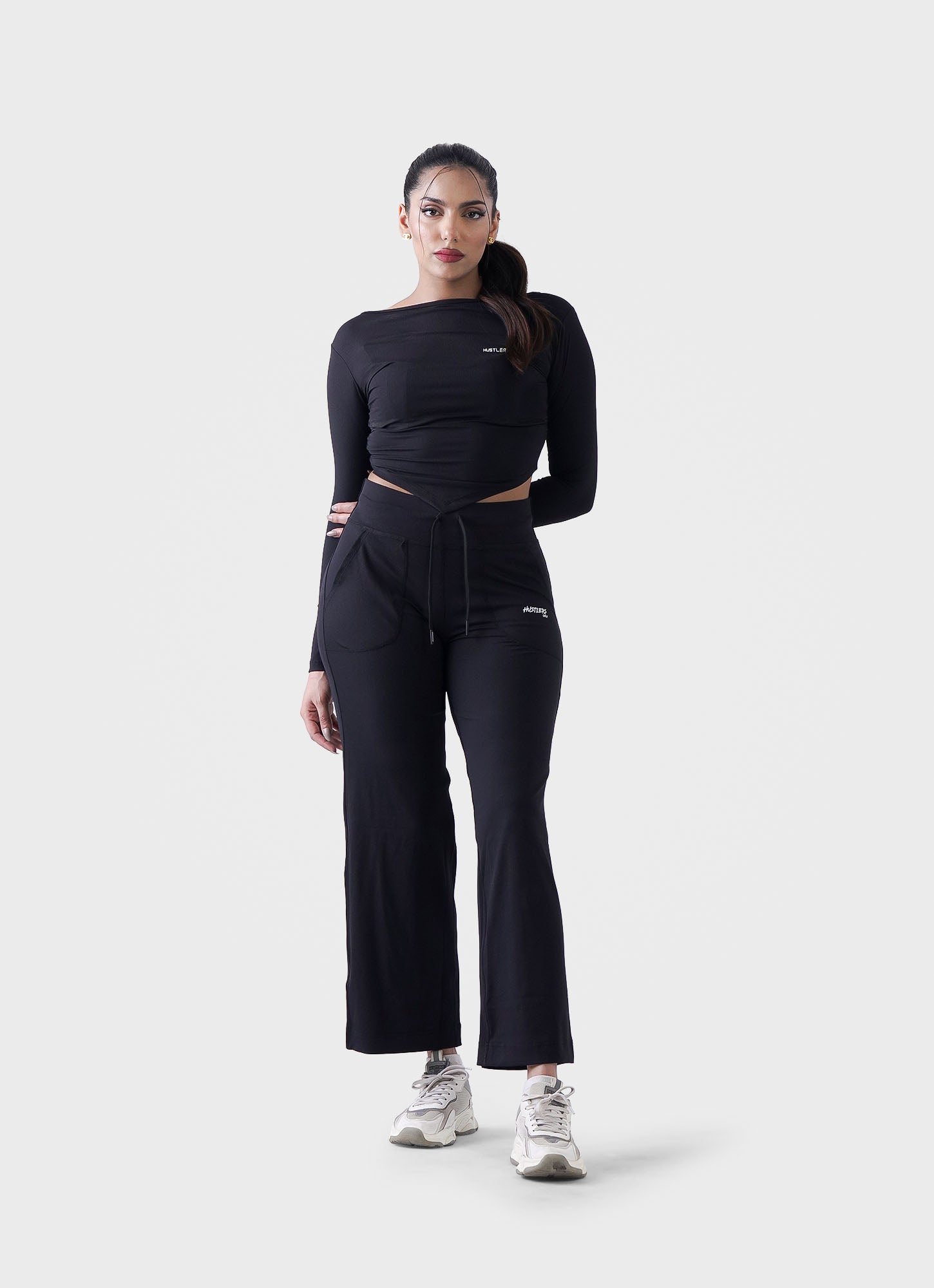 Adapt Flared Legging - Hitam