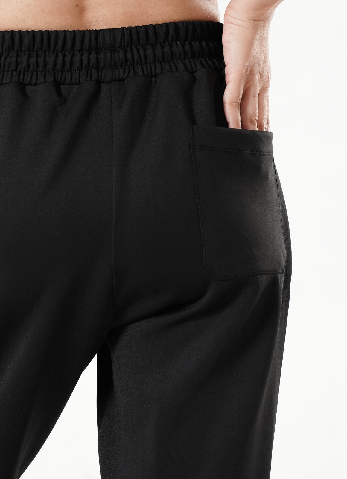 Relaxed Pleated Trouser - Black.