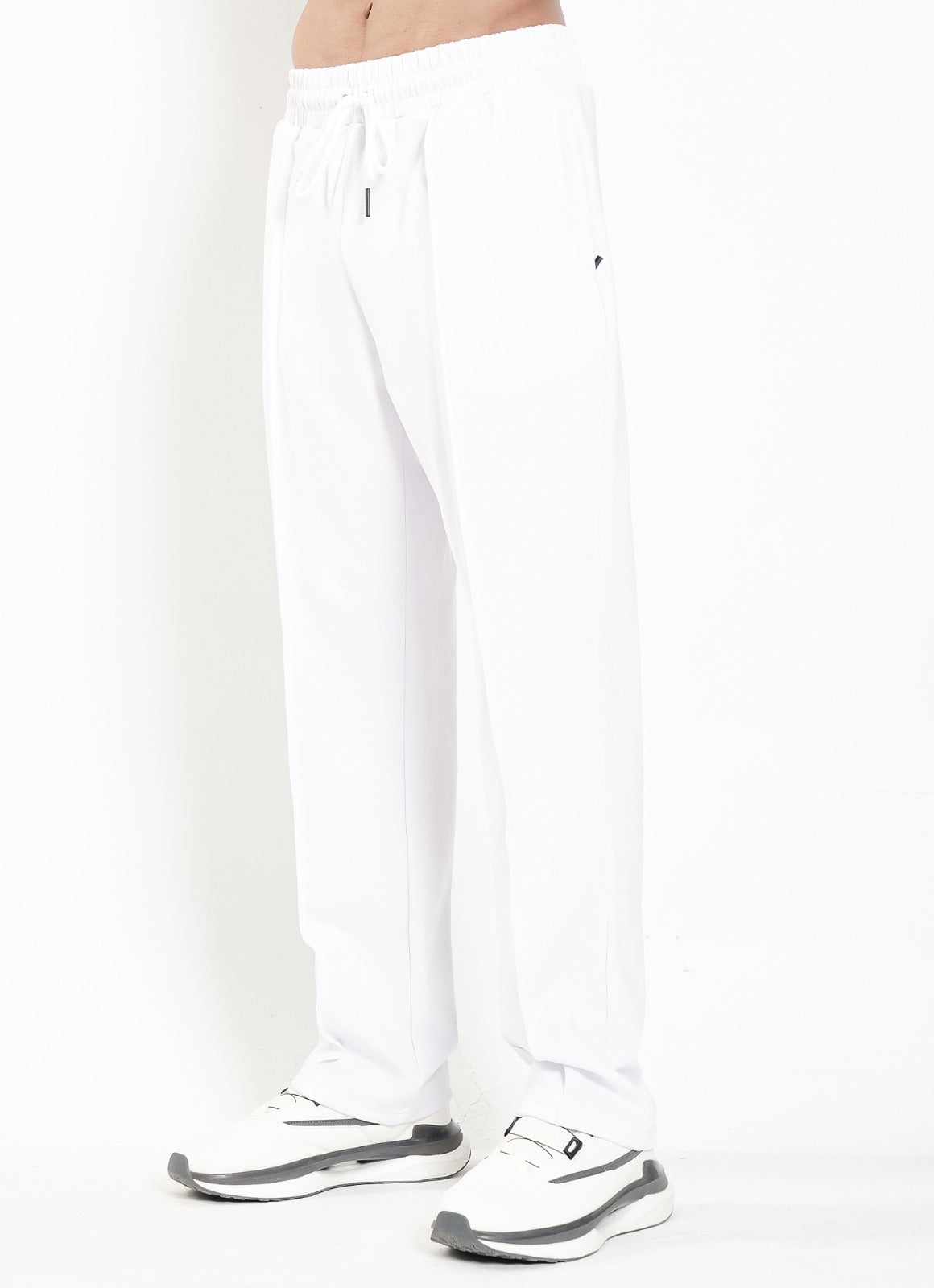 Relaxed Pleated Trouser - White