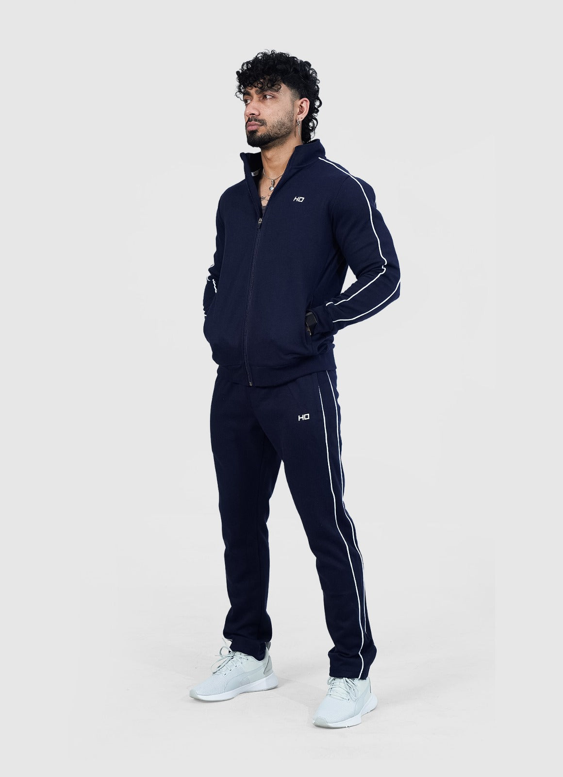 Baju Olahraga Ikonik Hitam/Kelabu