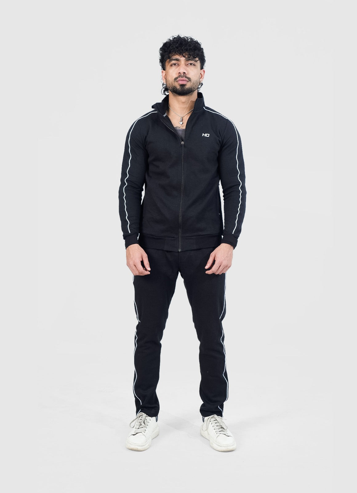 Baju Olahraga Ikonik Hitam/Kelabu