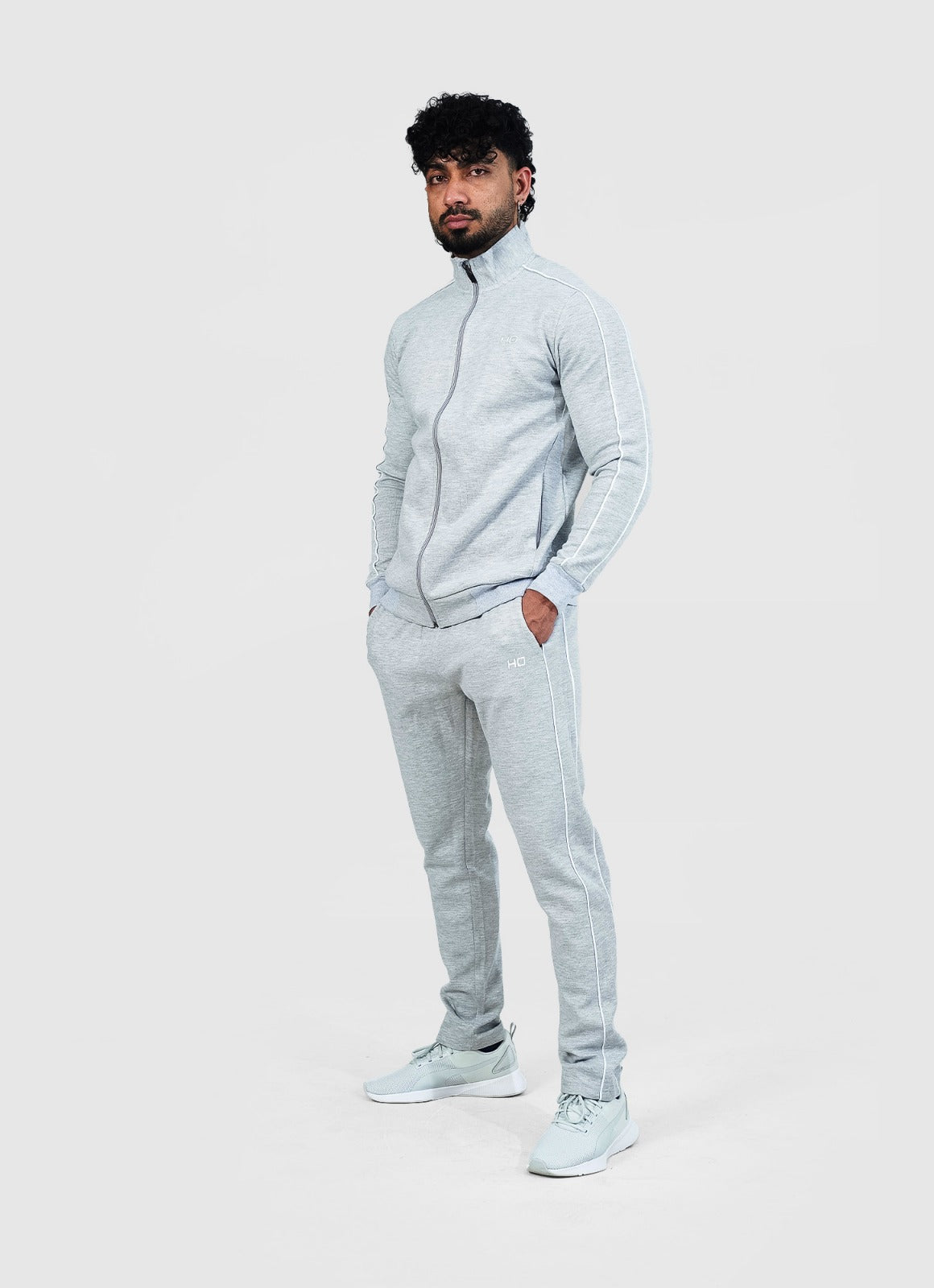 Baju Olahraga Ikonik Hitam/Kelabu