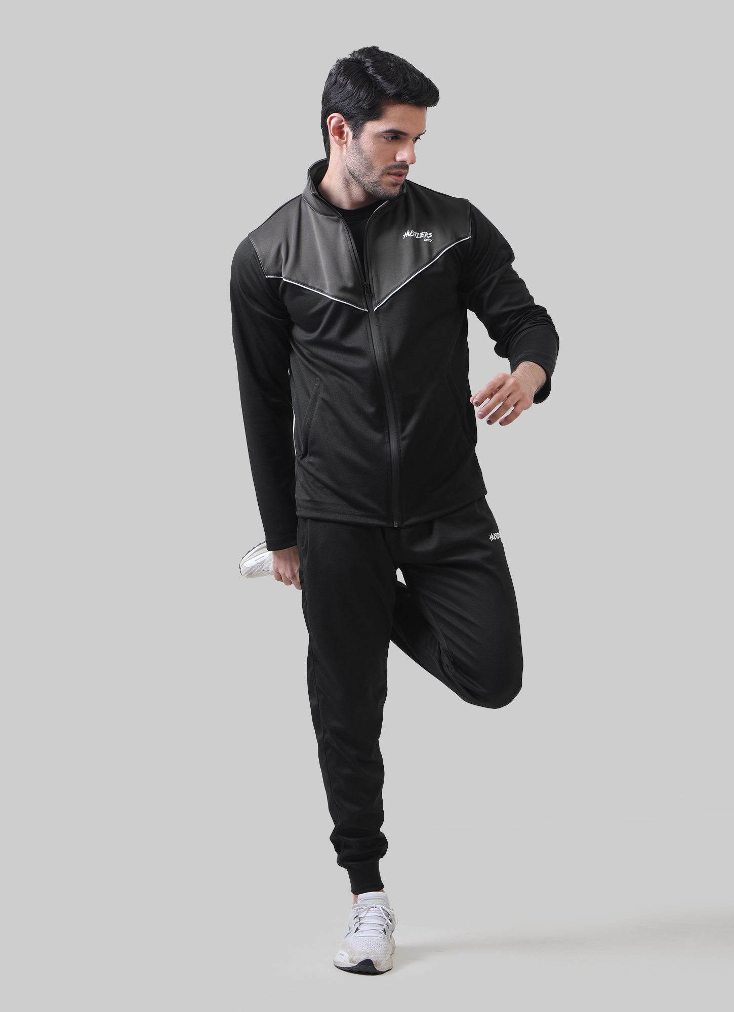 Baju Olahraga Ikonik Hitam/Kelabu