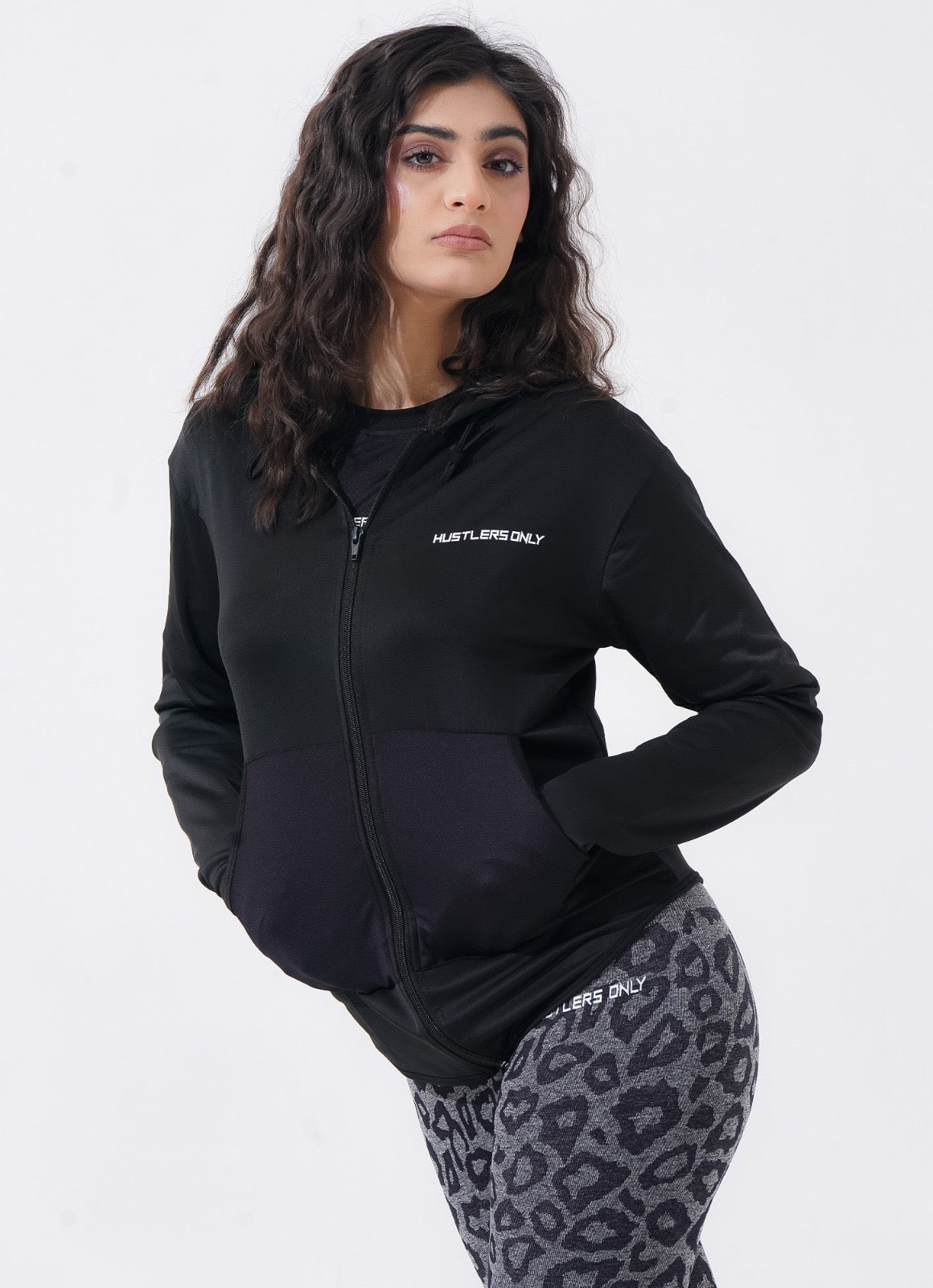 Hoodie Anggun Wanita - Hitam