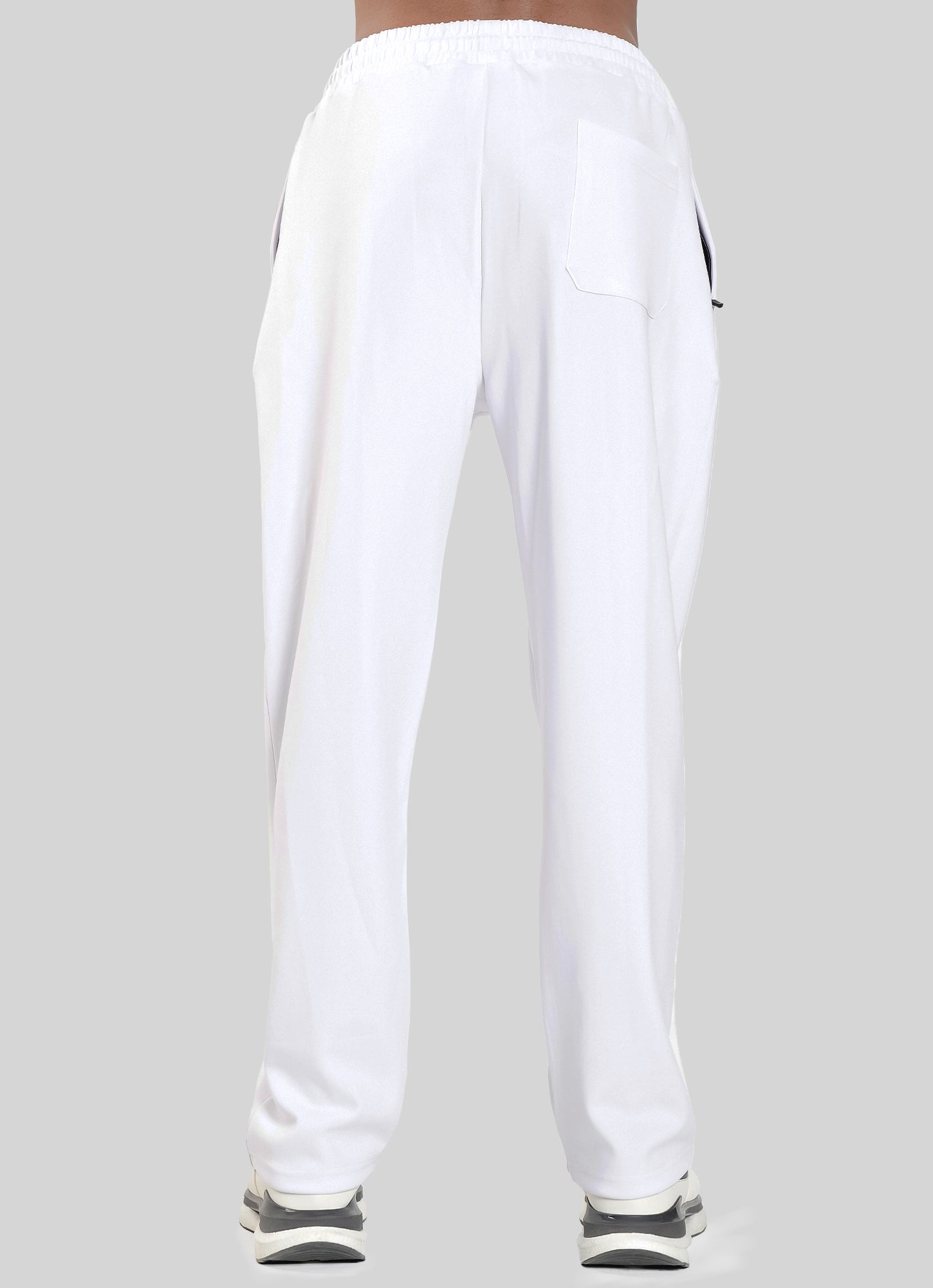Relaxed Pleated Trouser - White
