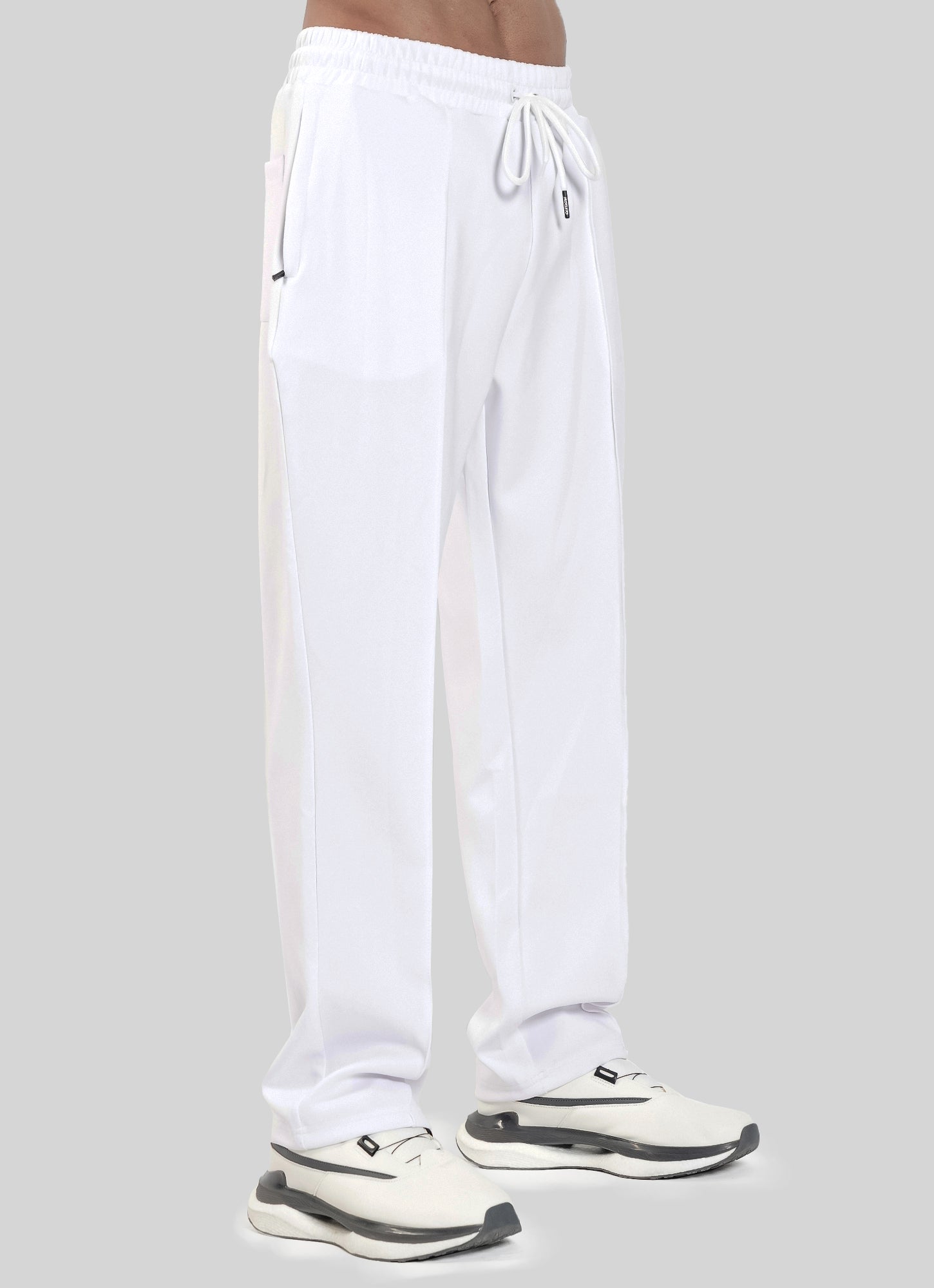 Relaxed Pleated Trouser - White
