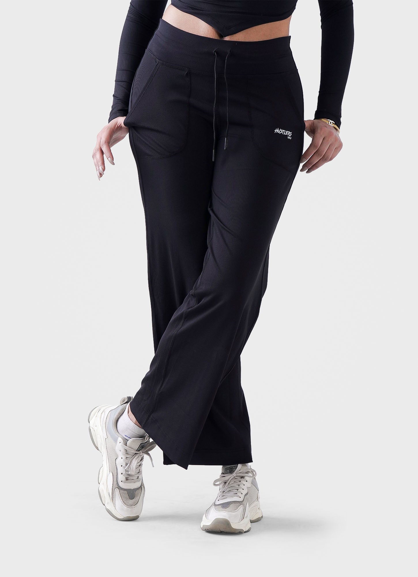 Adapt Flared Legging - Hitam