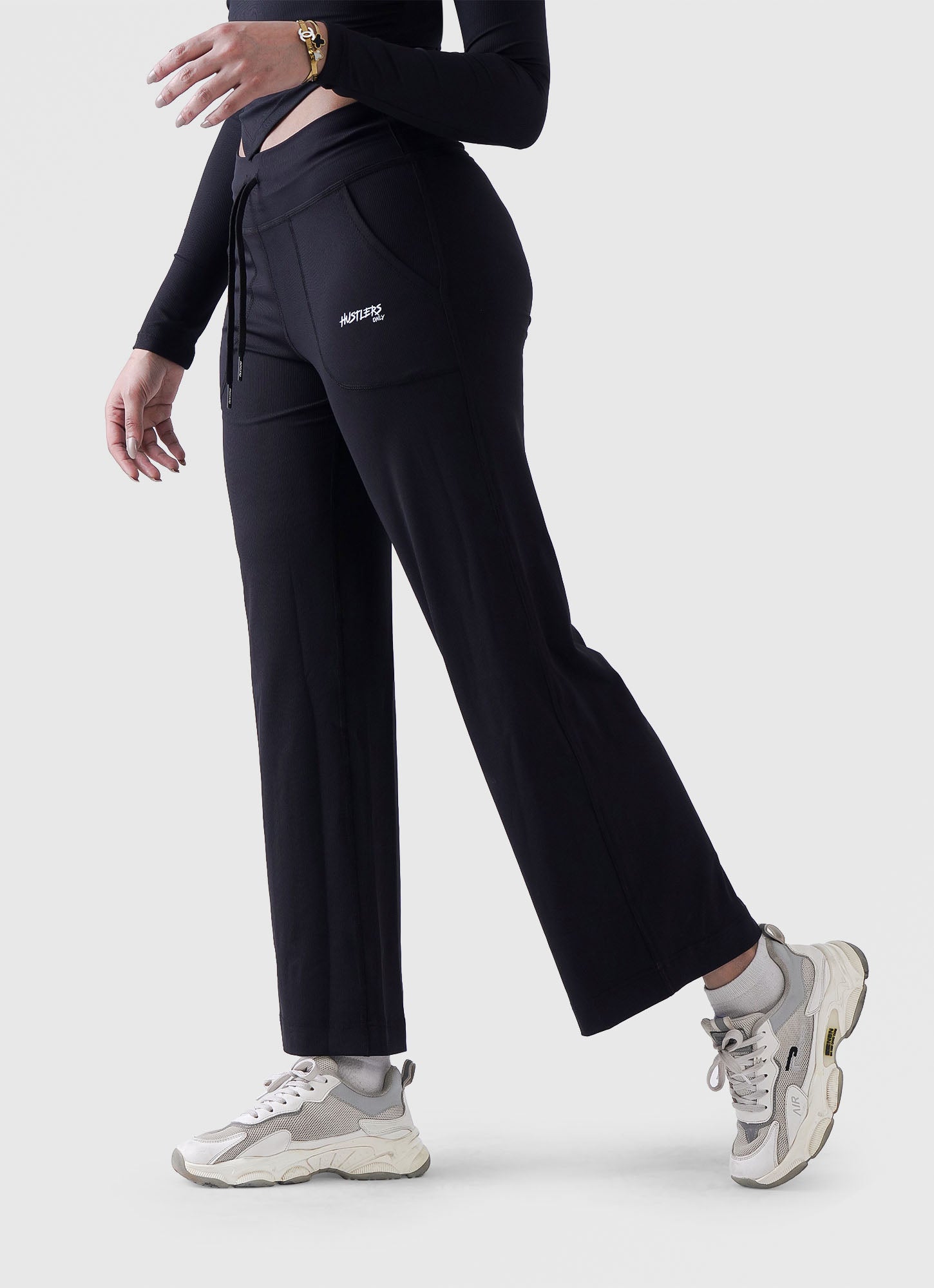 Adapt Flared Legging - Hitam