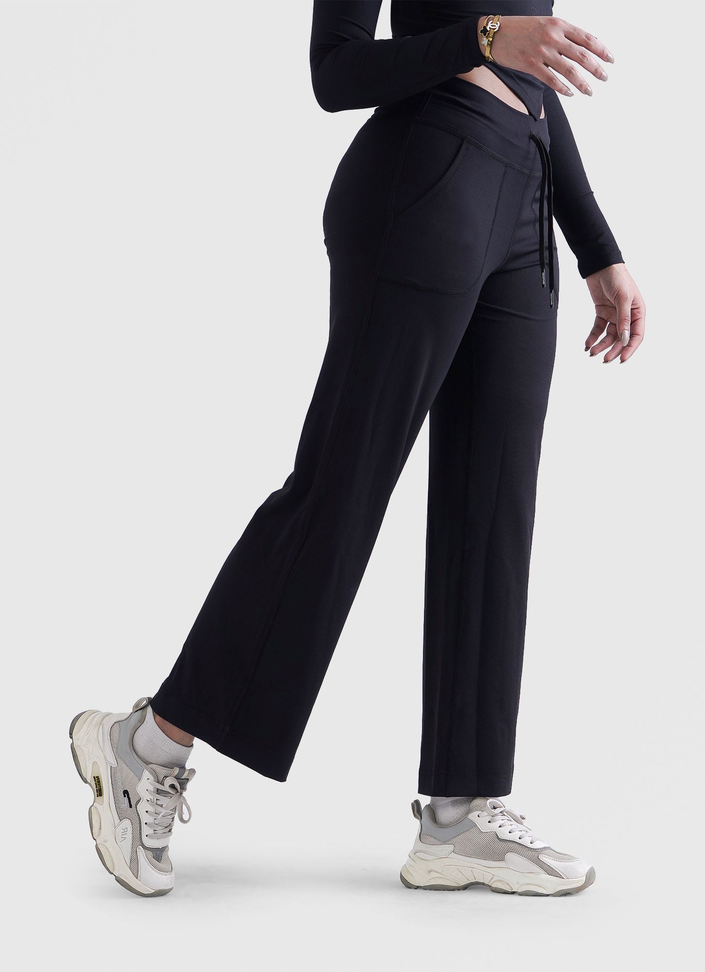 Adapt Flared Legging - Hitam