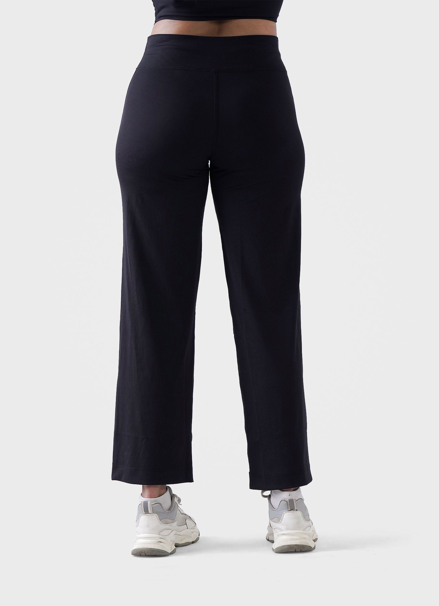 Adapt Flared Legging - Hitam