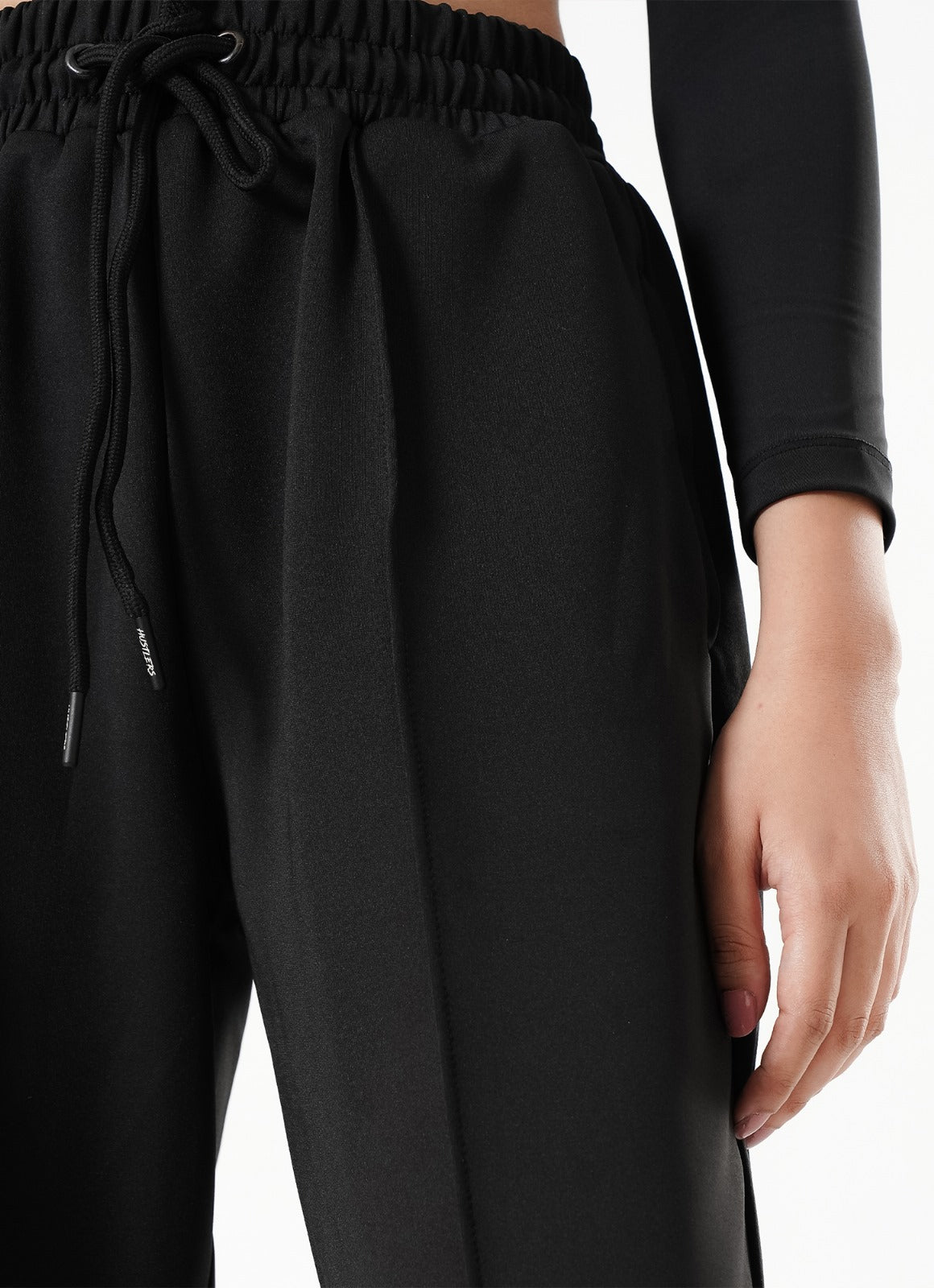 Relaxed Pleated Trouser - Black.