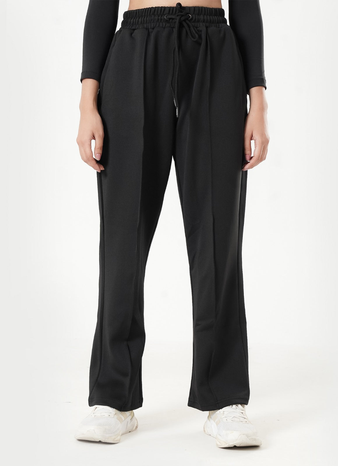 Relaxed Pleated Trouser - Black.