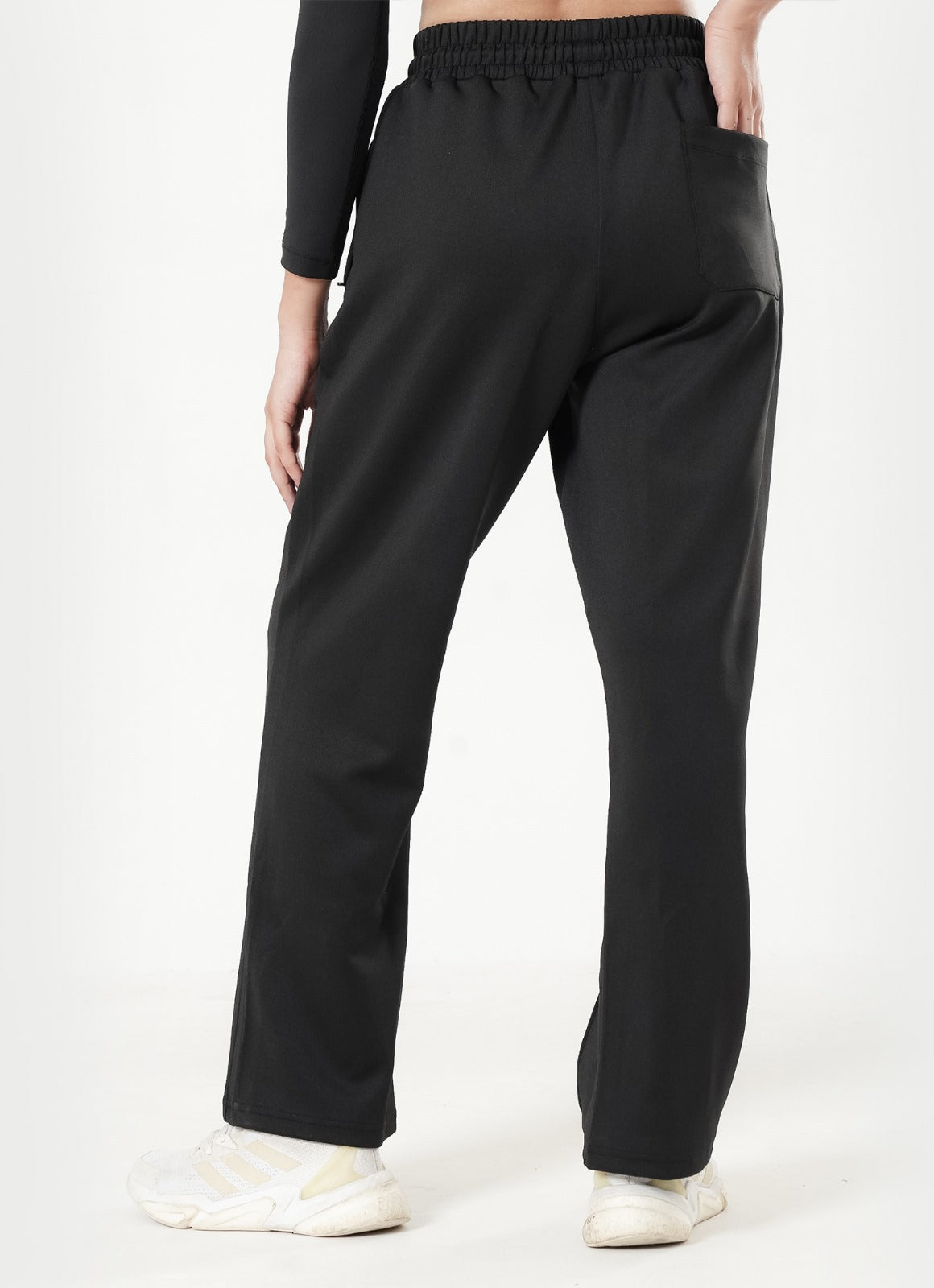 Relaxed Pleated Trouser - Black.