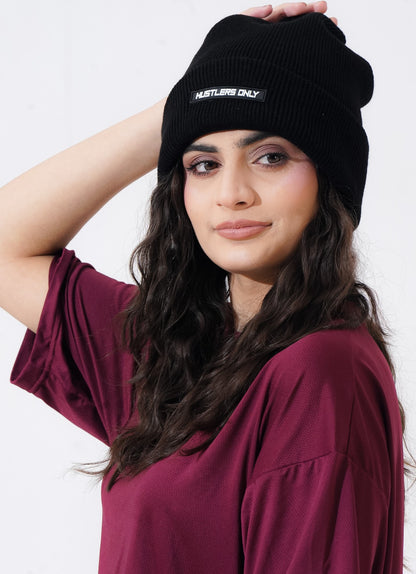 Knitted Beanie - Hitam