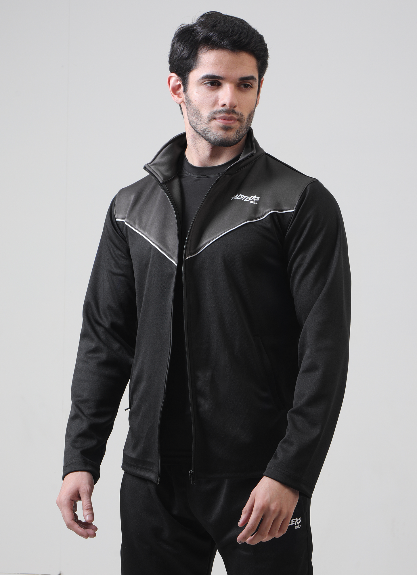 Baju Olahraga Ikonik Hitam/Kelabu